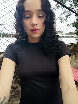 sweet outdoor charm online show from 02-08-26, 07:28