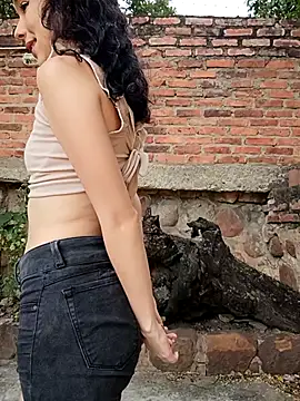 sweet outdoor charm online show from 02-25-26, 07:45