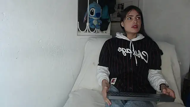 Snapshot of skinny_sweet2411 chatting on 10-13-25, 09:26 skinny sweet2411 online show from 10-13-25, 09:26