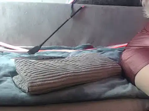 Snapshot of GoddessMonicaNylon chatting on 03-21-25, 07:02 GoddessMonicaNylon online show from 03-21-25, 07:02