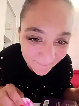 Snapshot of Nell-X chatting on 05-03-26, 11:38 Nell-X online show from 05-03-26, 11:38