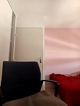 Snapshot of Nell-X chatting on 05-18-26, 11:27 Nell-X online show from 05-18-26, 11:27