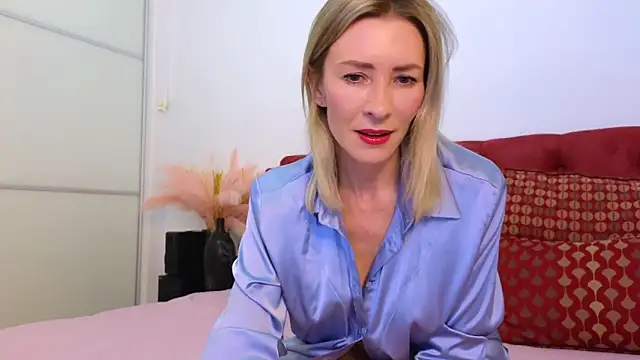 Snapshot of _Maddalena_ chatting on 01-06-25, 08:39 Maddalena online show from 01-06-25, 08:39