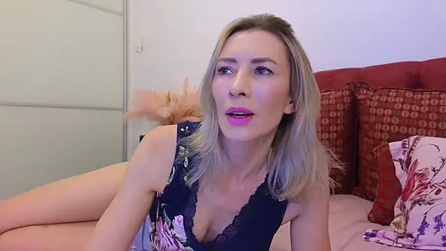 Snapshot of _Maddalena_ chatting on 01-07-25, 08:52 Maddalena online show from 01-07-25, 08:52