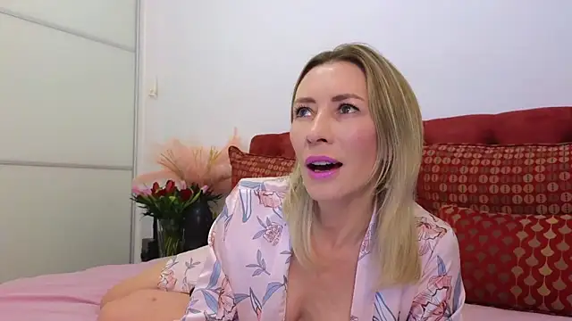 Snapshot of _Maddalena_ chatting on 02-14-25, 09:21 Maddalena online show from 02-14-25, 09:21