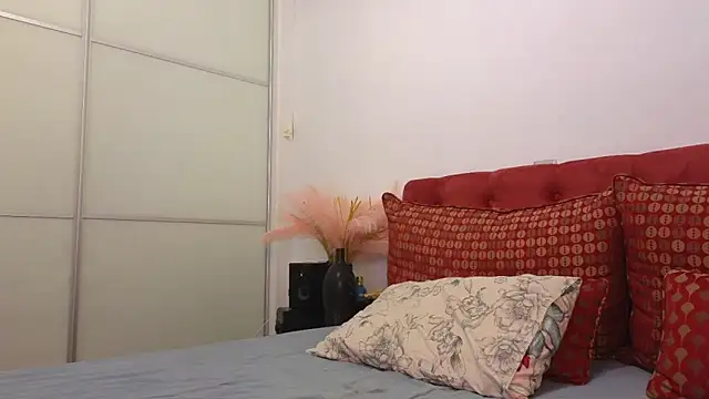 Snapshot of _Maddalena_ chatting on 02-21-25, 09:32 Maddalena online show from 02-21-25, 09:32