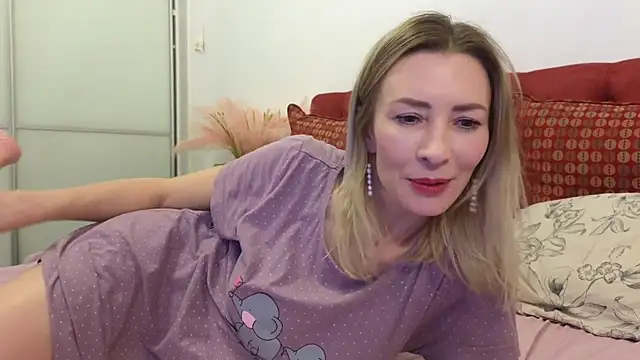 Snapshot of _Maddalena_ chatting on 03-05-25, 12:05 Maddalena online show from 03-05-25, 12:05