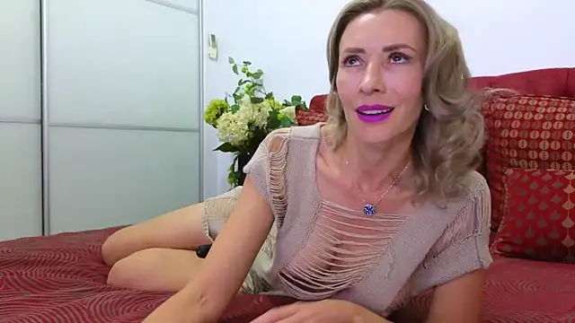 Snapshot of _Maddalena_ chatting on 09-28-25, 08:47 Maddalena online show from 09-28-25, 08:47