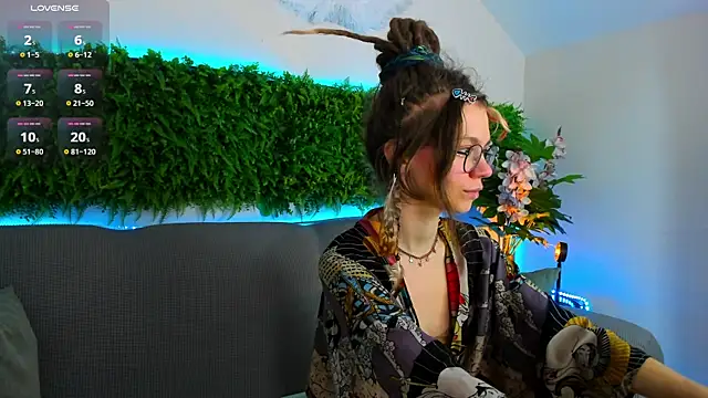 Snapshot of Rin_Skylar chatting on 10-27-25, 07:34 Rin Skylar online show from 10-27-25, 07:34