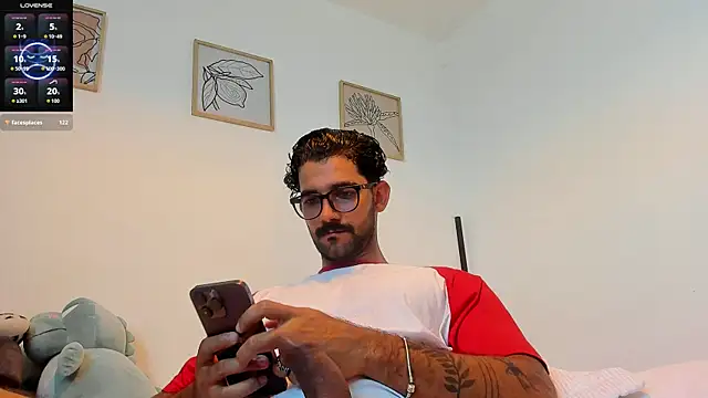 Snapshot of sexyasaf1018 chatting on 10-21-25, 04:41 sexyasaf1018 online show from 10-21-25, 04:41