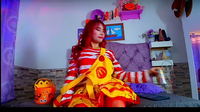 Snapshot of Melannytaylor chatting on 10-31-25, 09:05 Melannytaylor online show from 10-31-25, 09:05