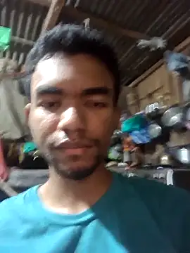 Snapshot of Reynold2608 chatting on 12-17-25, 11:44 Reynold2608 online show from 12-17-25, 11:44