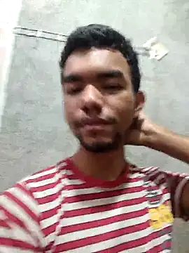 Snapshot of Reynold2608 chatting on 12-18-25, 04:13 Reynold2608 online show from 12-18-25, 04:13