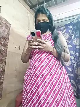 Snapshot of queensenorita chatting on 09-30-25, 05:29 queensenorita online show from 09-30-25, 05:29