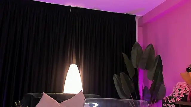 Snapshot of the_arabian_princess chatting on 11-19-25, 04:56 the arabian princess online show from 11-19-25, 04:56