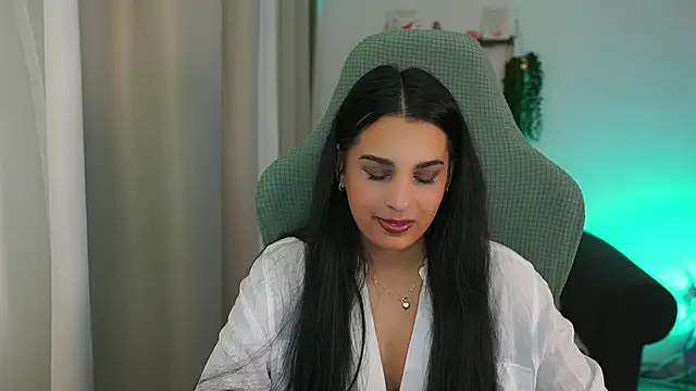 Snapshot of mila__denver chatting on 03-09-25, 02:10 mila denver online show from 03-09-25, 02:10