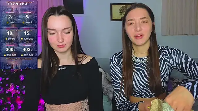 Snapshot of Wild_Sophie_ chatting on 12-28-24, 05:46 Wild Sophie online show from 12-28-24, 05:46