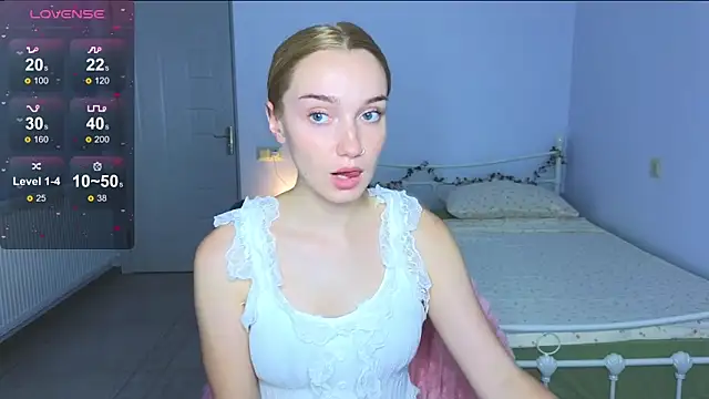 Snapshot of Wild_Sophie_ chatting on 10-05-25, 04:49 Wild Sophie online show from 10-05-25, 04:49