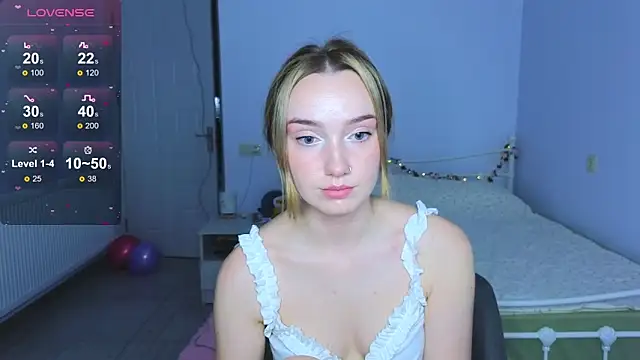 Snapshot of Wild_Sophie_ chatting on 12-04-25, 02:15 Wild Sophie online show from 12-04-25, 02:15