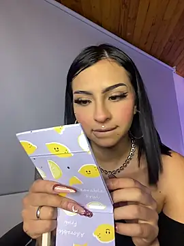 Hilary pinkk online show from 04-28-26, 02:27