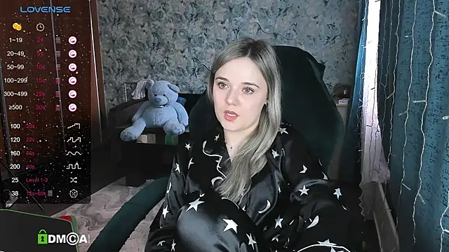 Your small bunny online show from 02-19-25, 04:23