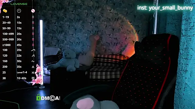 Snapshot of Your_small_bunny chatting on 06-12-26, 02:10 Your small bunny online show from 06-12-26, 02:10