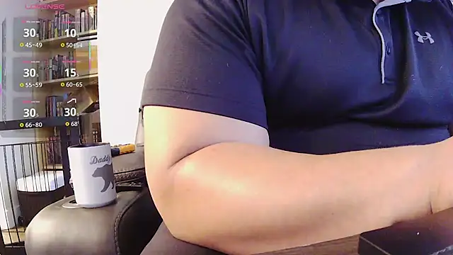 Snapshot of Strong_Bear89 chatting on 10-02-25, 02:13 Strong Bear89 online show from 10-02-25, 02:13