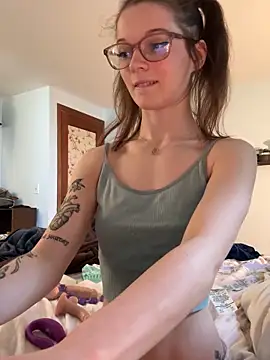 Snapshot of dreamteemergirl chatting on 09-18-25, 07:38 dreamteemergirl online show from 09-18-25, 07:38