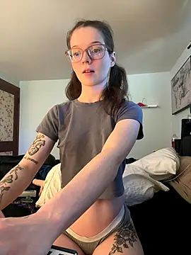 Snapshot of dreamteemergirl chatting on 10-15-25, 06:52 dreamteemergirl online show from 10-15-25, 06:52