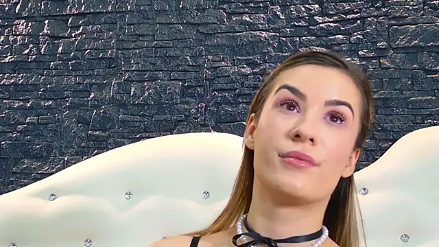 LaurynCopper online show from 01-17-25, 06:47