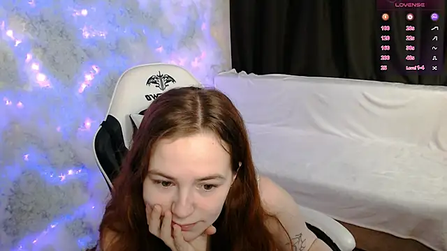 Snapshot of Fox_Lisa chatting on 02-06-25, 08:50 Fox Lisa online show from 02-06-25, 08:50