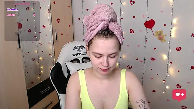 Snapshot of Fox_Lisa chatting on 02-08-25, 02:16 Fox Lisa online show from 02-08-25, 02:16
