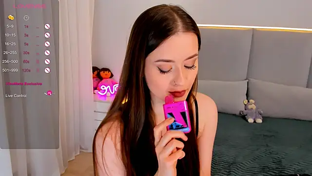 Snapshot of Emeli_Love chatting on 12-21-24, 05:03 Emeli Love online show from 12-21-24, 05:03