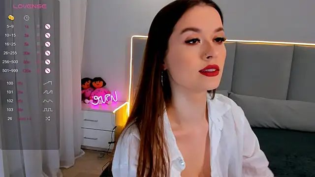 Snapshot of Emeli_Love chatting on 01-04-25, 06:09 Emeli Love online show from 01-04-25, 06:09