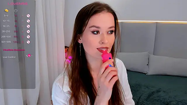 Snapshot of Emeli_Love chatting on 01-18-25, 08:31 Emeli Love online show from 01-18-25, 08:31