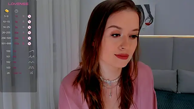 Snapshot of Emeli_Love chatting on 02-04-25, 08:13 Emeli Love online show from 02-04-25, 08:13