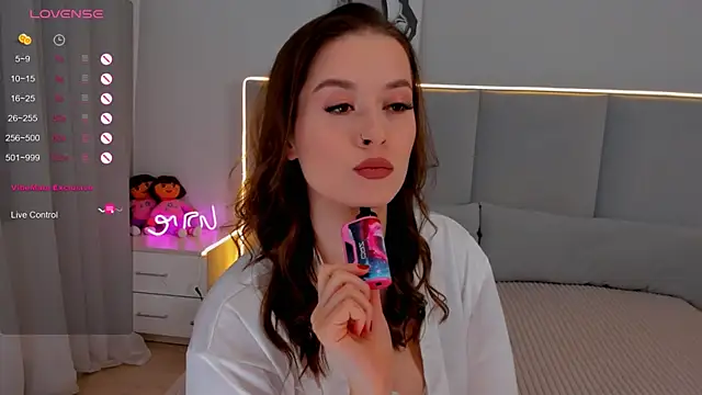 Snapshot of Emeli_Love chatting on 02-12-25, 05:15 Emeli Love online show from 02-12-25, 05:15