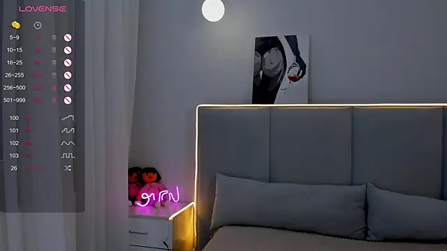 Snapshot of Emeli_Love chatting on 02-16-25, 08:43 Emeli Love online show from 02-16-25, 08:43