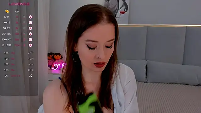 Snapshot of Emeli_Love chatting on 02-18-25, 05:31 Emeli Love online show from 02-18-25, 05:31