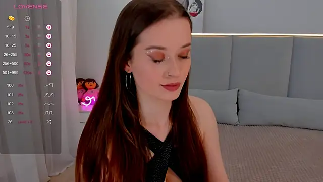 Snapshot of Emeli_Love chatting on 02-19-25, 05:38 Emeli Love online show from 02-19-25, 05:38