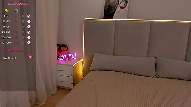 Snapshot of Emeli_Love chatting on 03-12-25, 09:23 Emeli Love online show from 03-12-25, 09:23