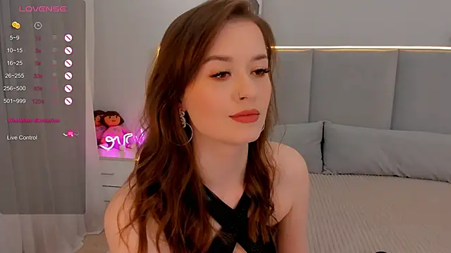 Snapshot of Emeli_Love chatting on 03-22-25, 05:17 Emeli Love online show from 03-22-25, 05:17