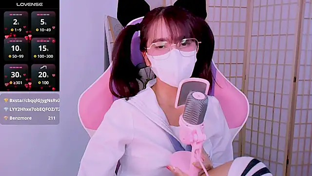 Snapshot of desiregirl69 chatting on 02-26-25, 09:16 desiregirl69 online show from 02-26-25, 09:16