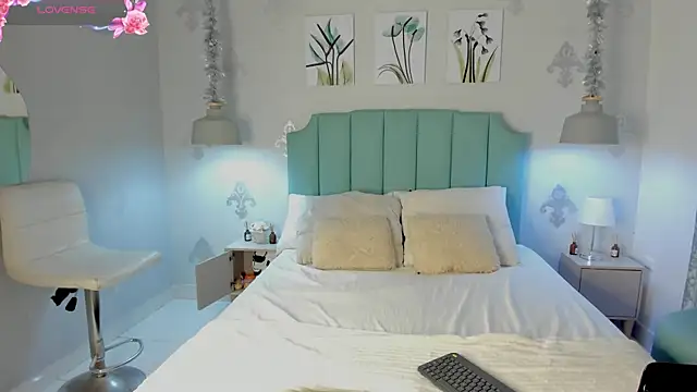 Khenta Michells online show from 02-11-25, 10:37