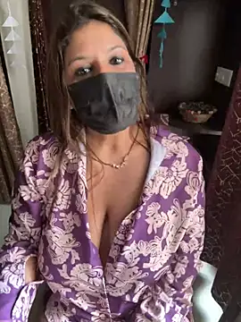 Snapshot of Reena_Darlinggg chatting on 01-03-25, 06:55 Reena Darlinggg online show from 01-03-25, 06:55
