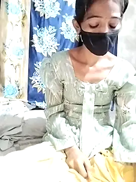 Snapshot of Cute-Ridhima chatting on 02-28-25, 05:37 Cute-Ridhima online show from 02-28-25, 05:37