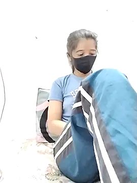 Snapshot of Cute-Ridhima chatting on 11-01-25, 04:03 Cute-Ridhima online show from 11-01-25, 04:03