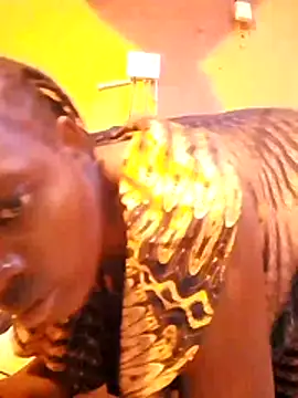 QUEEN-NAIMA online show from 10-26-25, 09:04