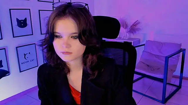 Elainebeness online show from 12-13-24, 06:27