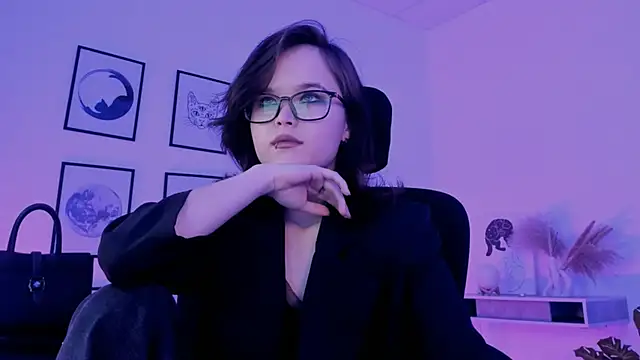 Elainebeness online show from 12-17-24, 07:37